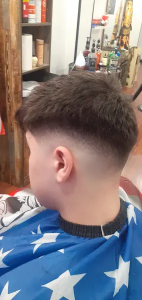 PELUQUERÍA DE CABALLEROS Profesional SIN Cita-Barbera SHOP - Peluquería en Madrid - foto 2