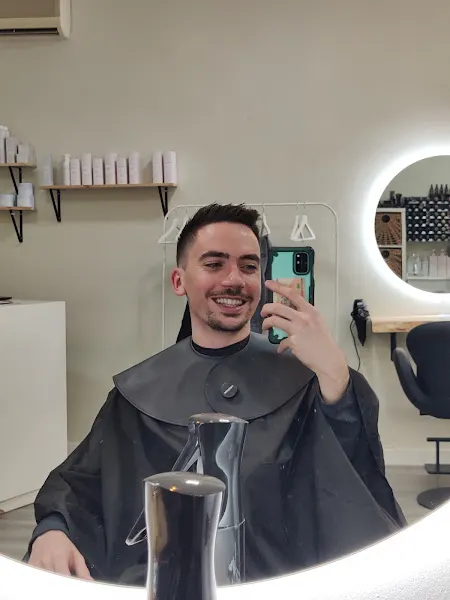 Alora Hair Salon - Peluquería