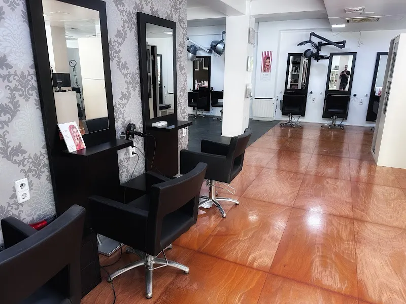 Salón 13 Scissors Hairdressers