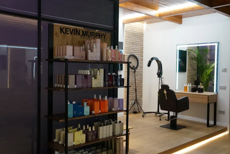 Backstage BCN Alura - Peluquería Pedralbes - Peluquería en Barcelona - foto 3