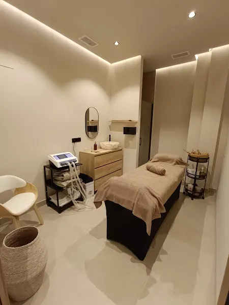 Peluquería y Estética Y-2