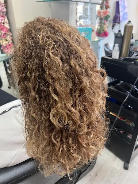 Carolina Castillo Peluquería y Estética