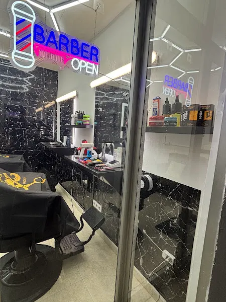 Raidelbarberschop Barberia latina “Tall i Estil”