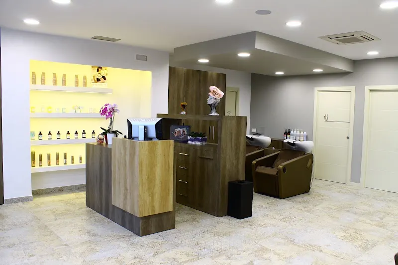 Peluquería PH estilistas - Peluquería en Pamplona - foto 4