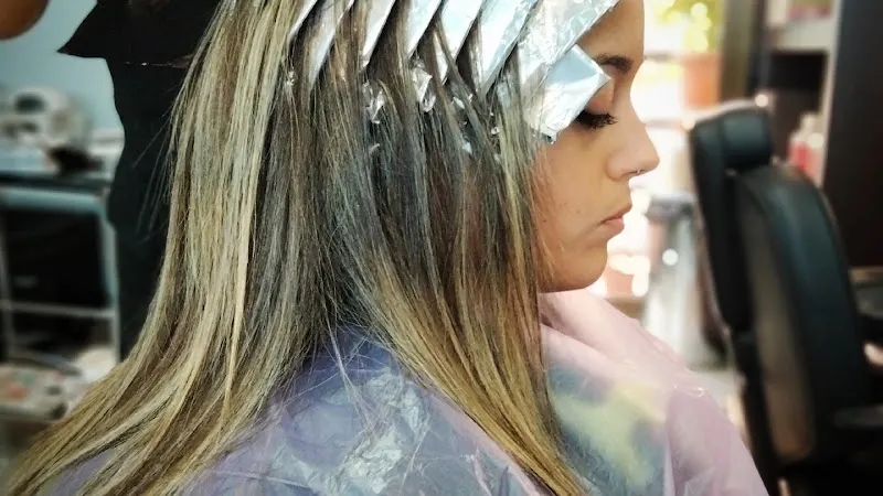 Peluquería y Estética Cuadrado2