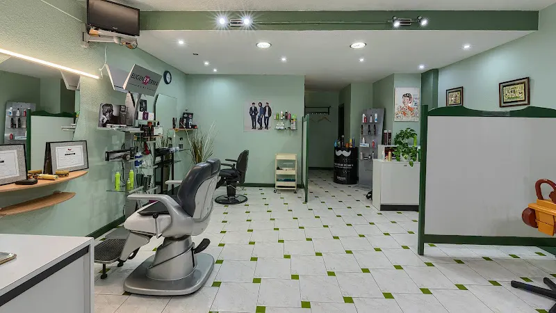 PELUQUERÍA CABALLEROS ADONIS - Peluquería en Getxo - foto 2
