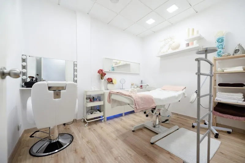 PELUQUERIA Y BELLEZA ARANS