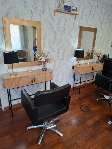 PELUQUERÍA Y ESTÉTICA LUISA MOLINA