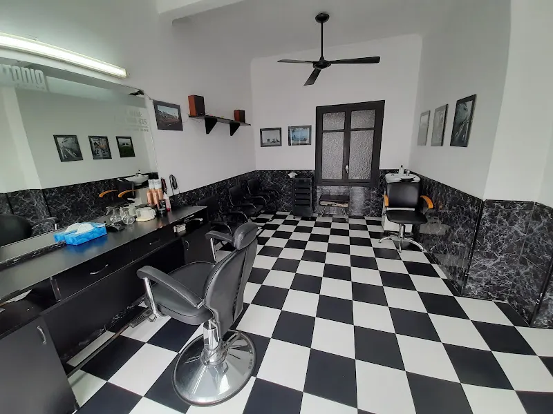 Peluquería de caballeros Antonio - Peluquería en Dos Hermanas - foto 2