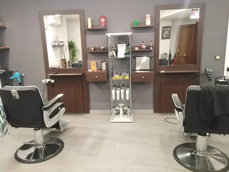 Peluquería José Juan - Barbería en Jaén - foto 2