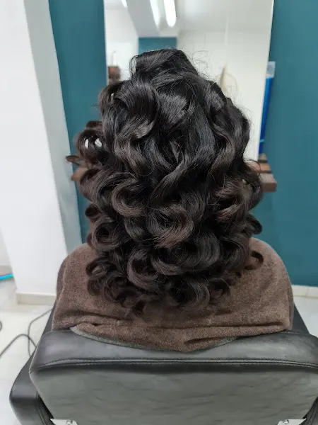 J & C peluqueros - Peluquería en Alcalá de Guadaíra - foto 2