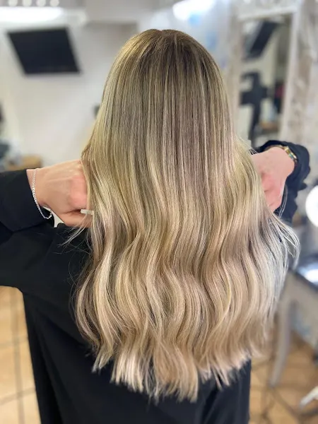 MANOLO LENDÍNEZ Peluqueria y Maquillaje