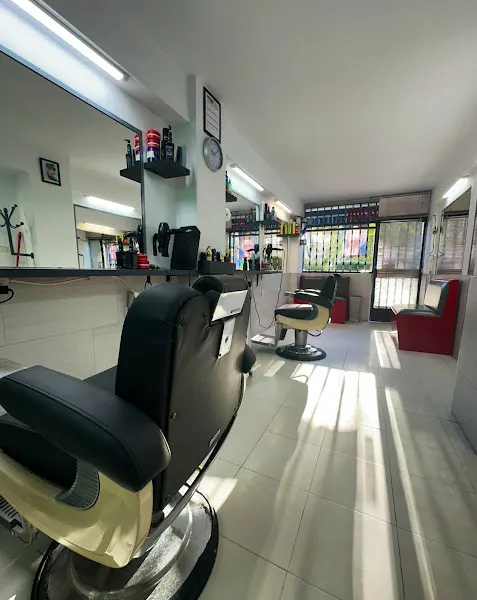 Peluqueria bily campamento - Peluquería en Madrid - foto 2