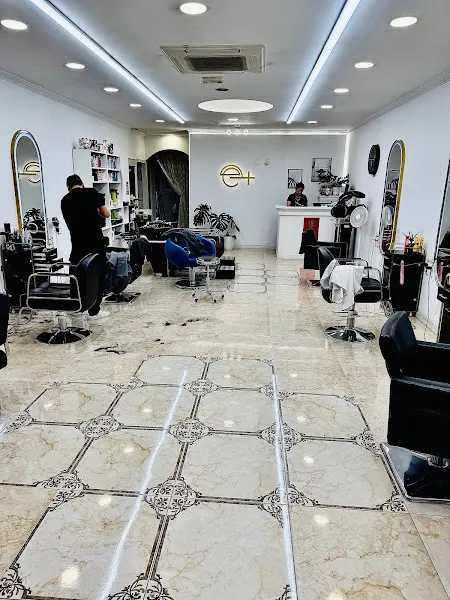 E+ Hair Salon 艺嘉理发店 - Peluquería en Madrid - foto 2