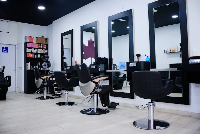 Pelos Y Mechas Peluqueros - Peluquería en Madrid - foto 2