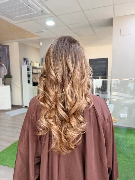 Melanie Secretos del Agua Peluquería Saludable - Peluquería en Madrid - foto 2