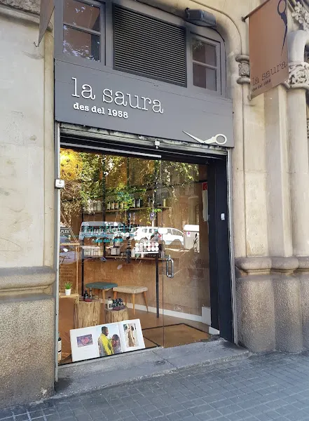 La Saura desdel 1958 - Peluquería en Barcelona - foto 2