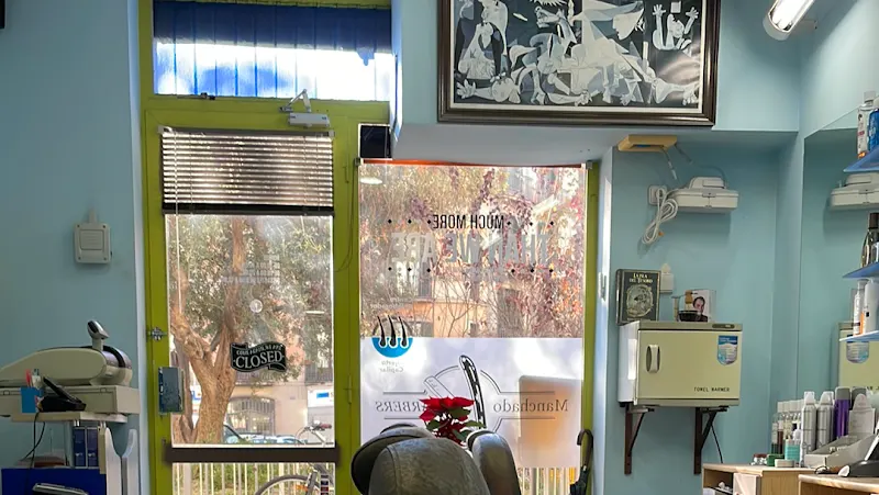 Manchado BARBERS ESTILISTES