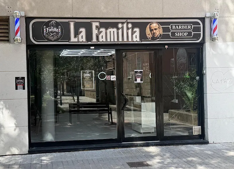 La familia barber shop