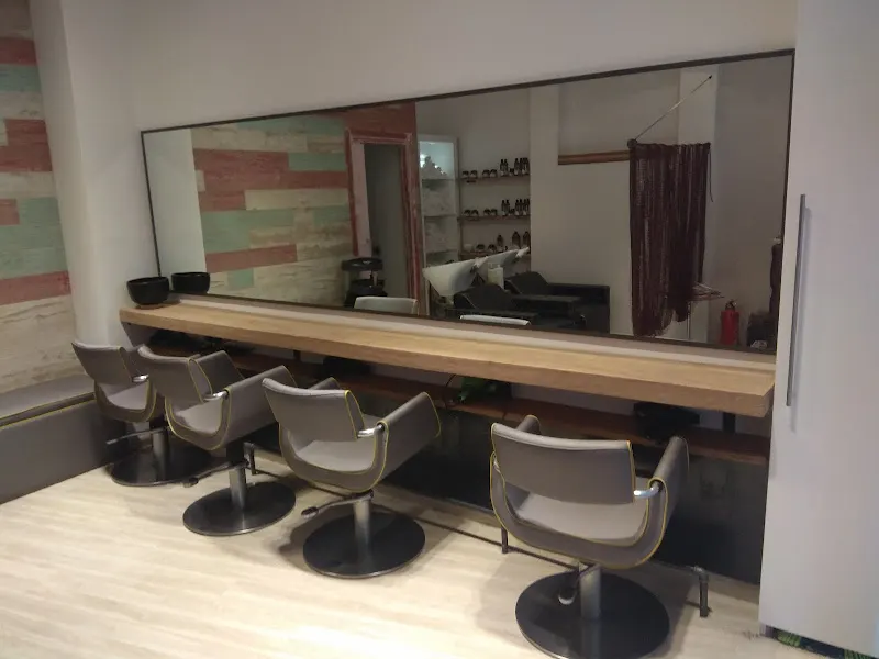 Hair Saloon - Peluquería en Barcelona - foto 2