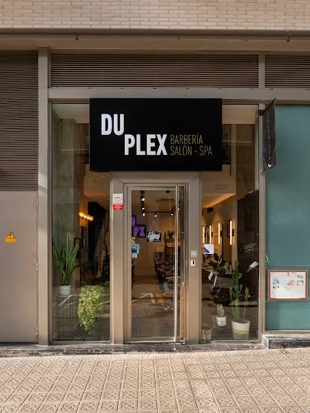 Duplex Barberia Salon SPA - Barbería en Barcelona - foto 2