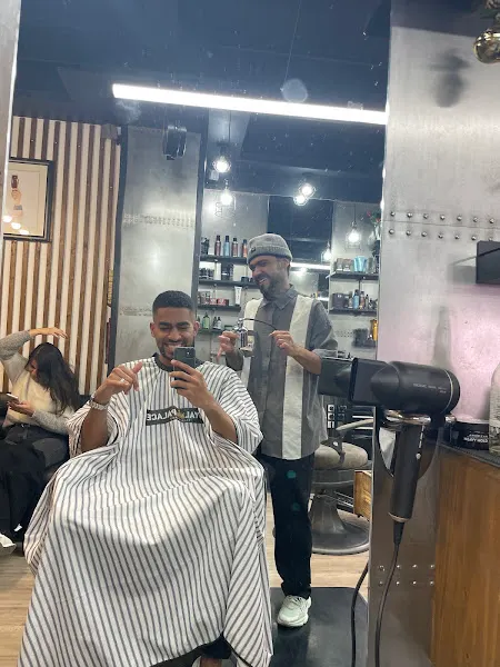 ROYAL PALACE Barber Shop - Gràcia - Barbería en Barcelona - foto 2