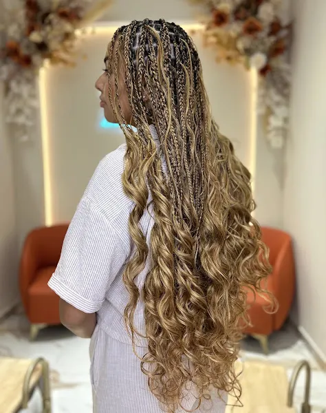 Peluquería ONE Valencia | Especialistas en Trenzas, Cabello Rizado y Extensiones - Peluquería en Valencia - foto 2