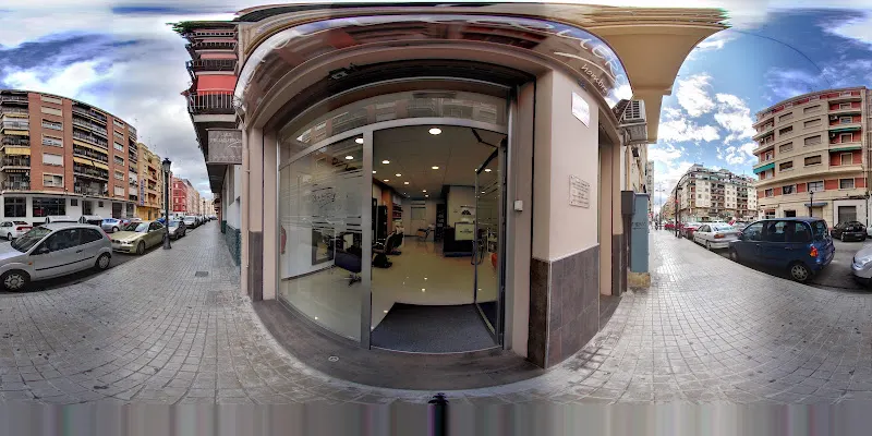 Luis Peluqueros - Peluquería en Valencia - foto 2