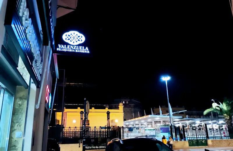 Peluquería/Barberia Valenzuela - Peluquería en Valencia - foto 2