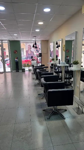 SALON EVELYN TAPIA (R&K STYLISTS) - Peluquería en Valencia - foto 2