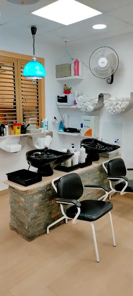 Peluquería Unisex María José Moya y Estetica - Peluquería en Valencia - foto 2
