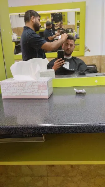 PELUQUERÍA BARBERÍA YASIR - Peluquería en Valencia - foto 2