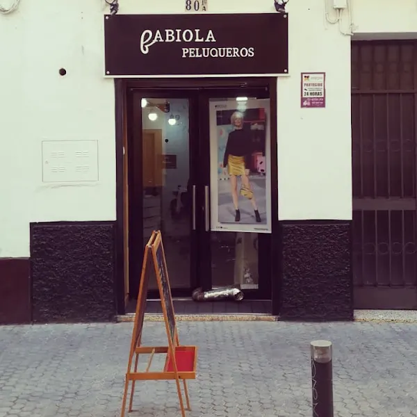 FABIOLA PELUQUEROS - Peluquería en Sevilla - foto 2