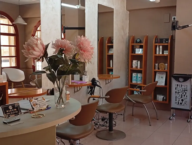 Peluquería y belleza EVAS - Peluquería en Sevilla - foto 2