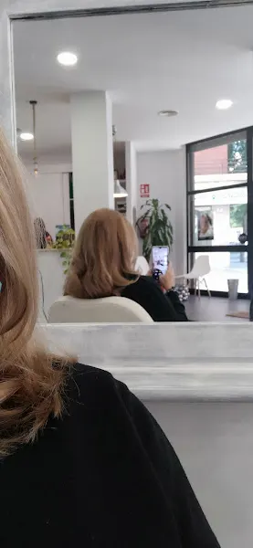 secretos del agua salon belleza y peluqueria AUNA - Sevilla