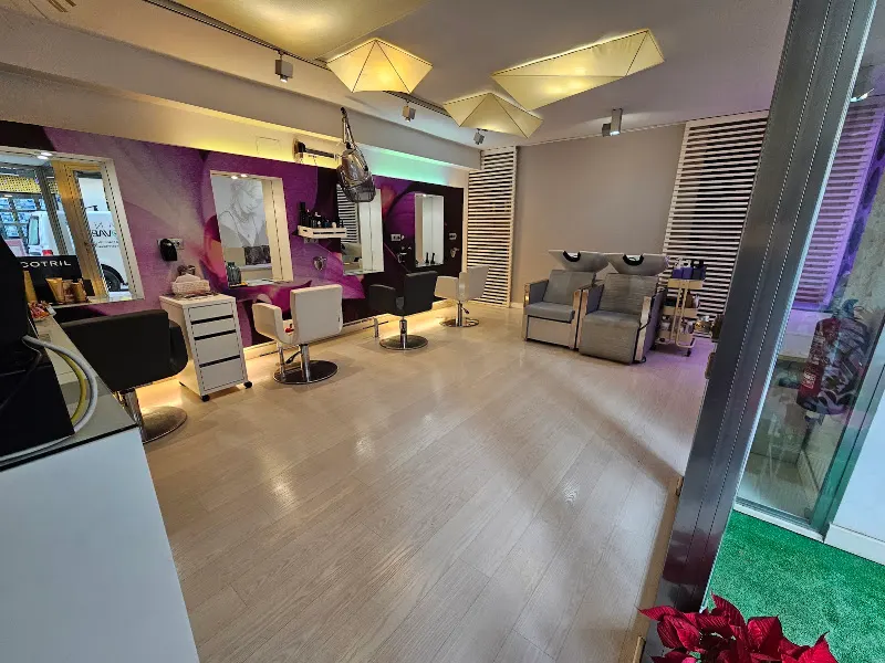 Carmen Cruz Hair-room