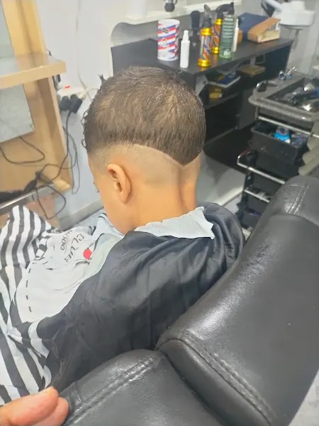 Peluqueria De Caballeros Almozara - Peluquería en Zaragoza - foto 2
