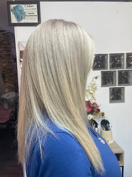 Peluquería y estética unisex M.I.A - Málaga
