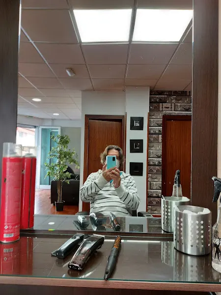 Carlos Rivero. Peluquería de caballeros. - Peluquería en Las Palmas de Gran Canaria - foto 2