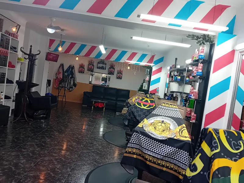 BARBERÍA MUSTA - Peluquería en Viladecans - foto 2