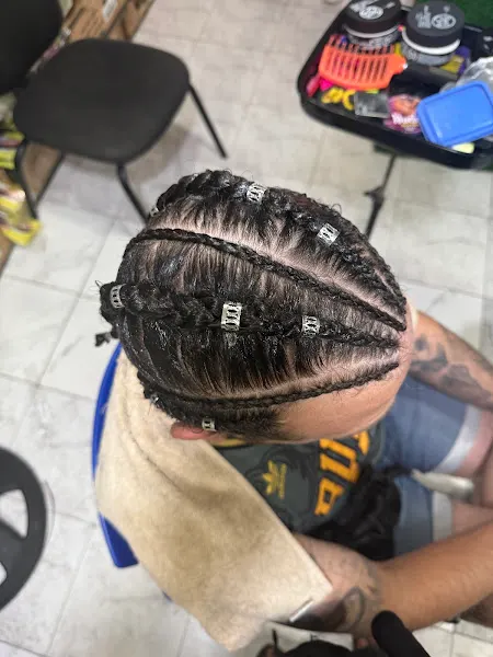 M.F. Afro/Trenzas Africanas - Peluquero especialista en extensiones en Alicante - foto 2