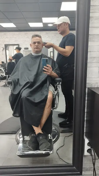 jhonnys barbershop