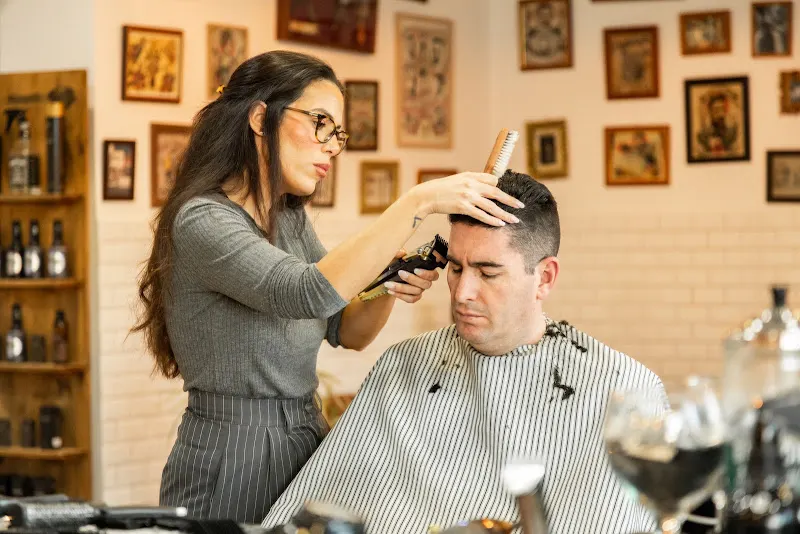 La Barberia de Gema - Barbería en Sagunto - foto 2