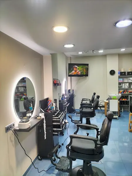 Peluquería Ouaali - Peluquería en Vigo - foto 2