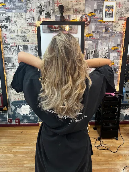 Peluquería AL ESTILISTA VIGO Balayage, Mechas, Rubio y alisado.