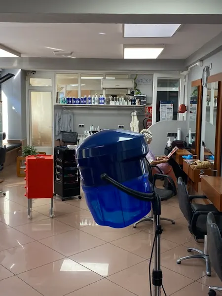 Vicky Academias y Peluquerías - Doblada