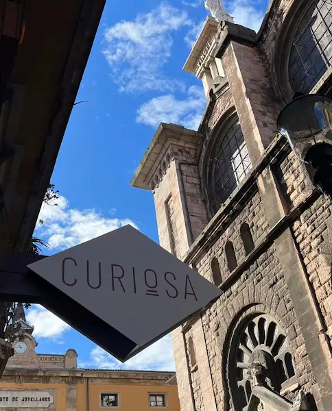 CURIOSA