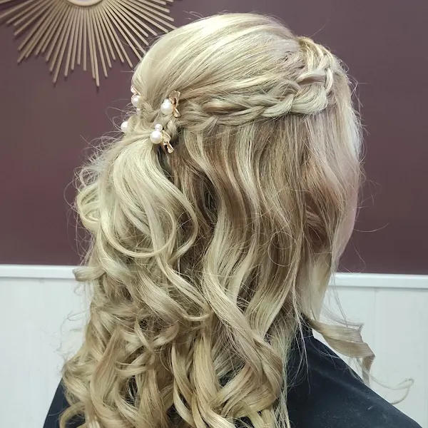 Peluquería y Estética Facial VALKIRIA Studio - Peluquería en Gijón