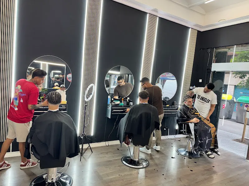 PRADA BARBERSHOP - Barbería en Hospitalet de Llobregat (L) - foto 2
