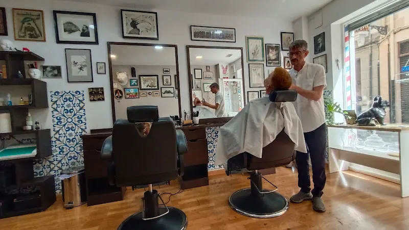 La barbería de Paco - Peluquería en Granada - foto 2